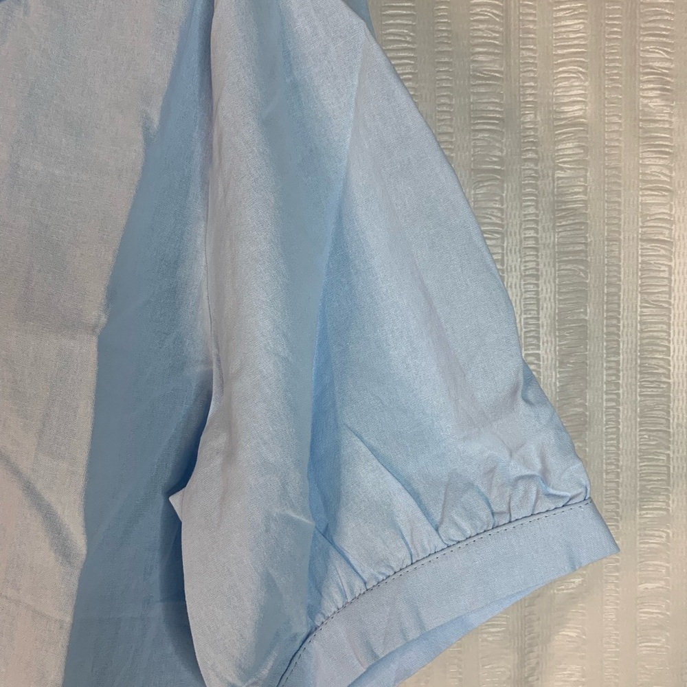 NWOT Women’s lightweight short sleeve blouse in light blue. - Picture 5 of 7